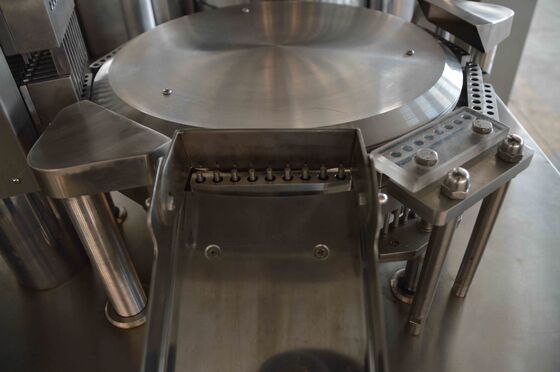 よい価格 200のカプセル/分が付いている自動粉のカプセルの充填機 オンライン