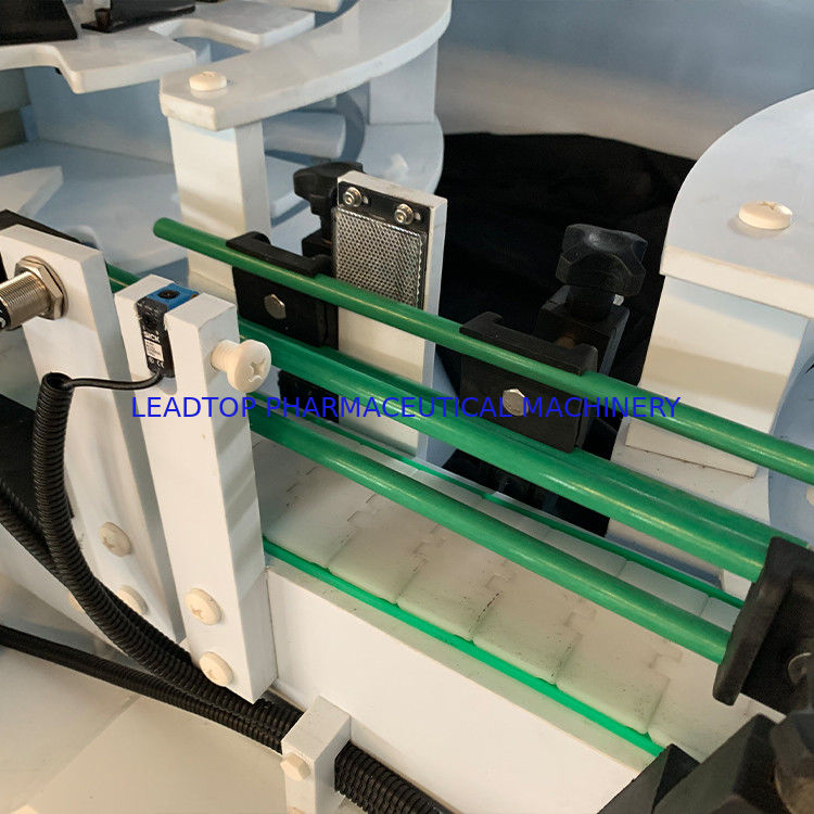 700kg 重量回転式自動液体ボトル詰め機 6 Kw 電力消費 CE 認証