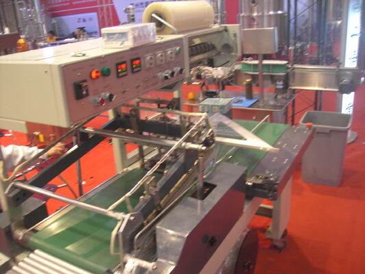 よい価格 タッチ画面が付いている環境の収縮フィルムの自動化された包装機械 オンライン